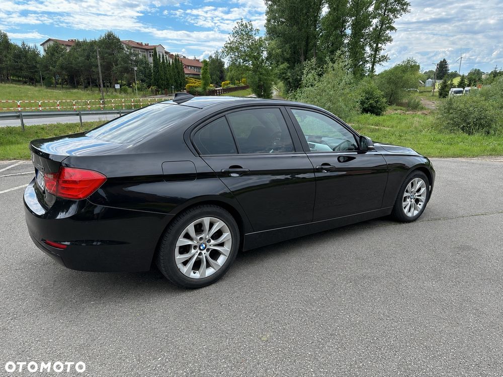 BMW Seria 3 320i xDrive - 11