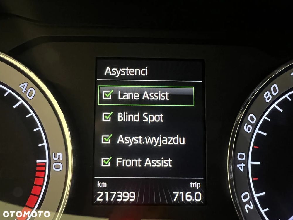 Skoda Superb 2.0 TDI Sportline DSG - 22