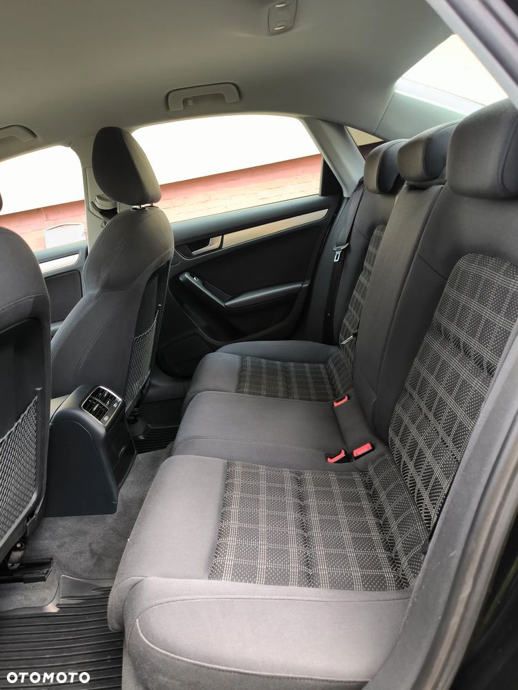 Audi A4 Limousine - 14