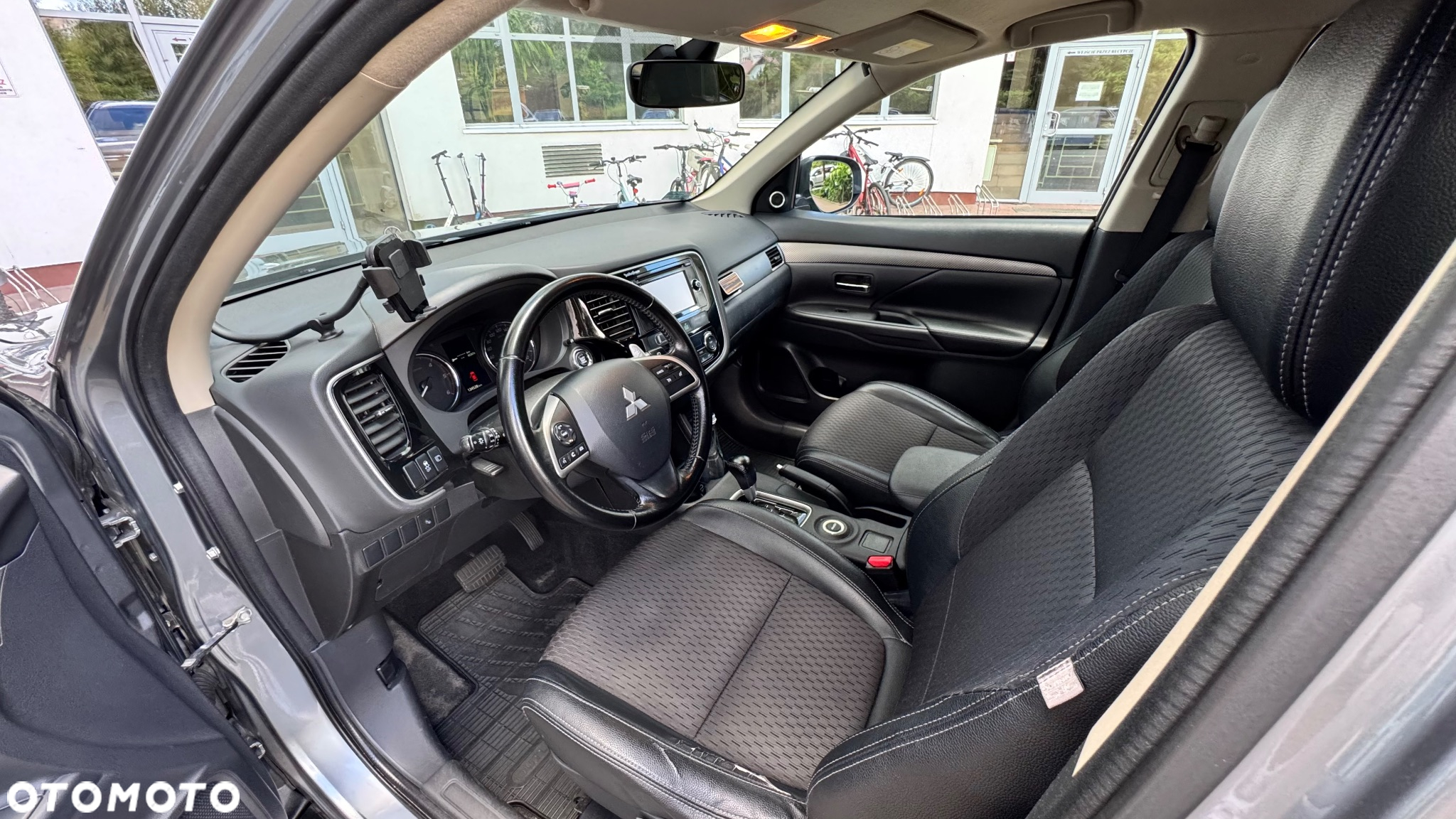 Mitsubishi Outlander - 11