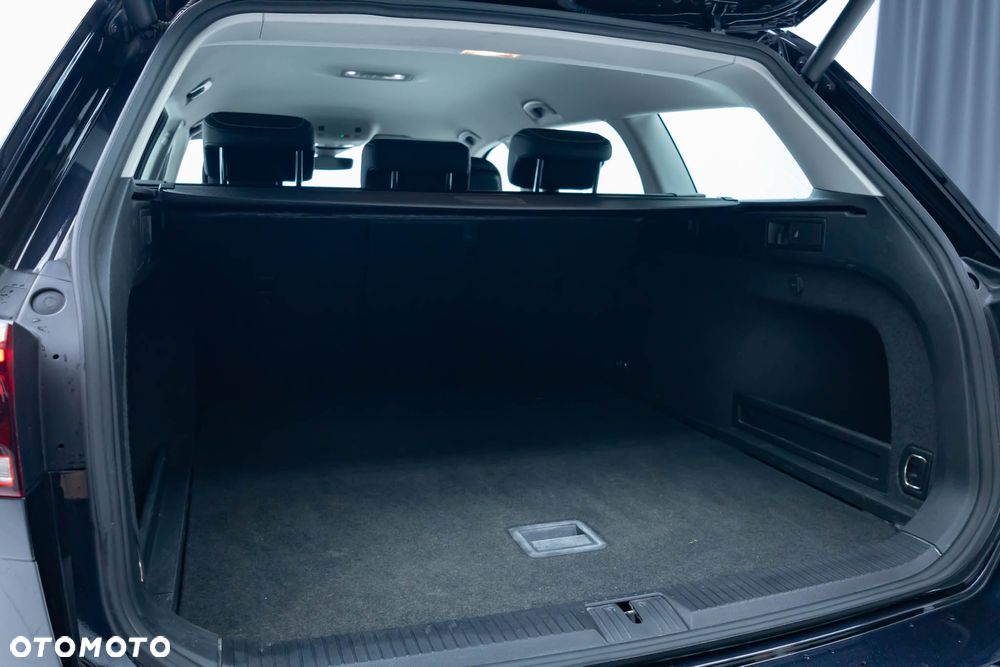 Volkswagen Passat Variant 2.0 TSI Business DSG - 37