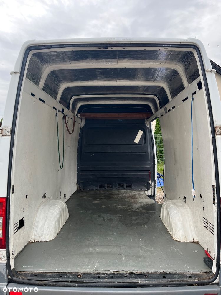Mercedes-Benz Sprinter - 13