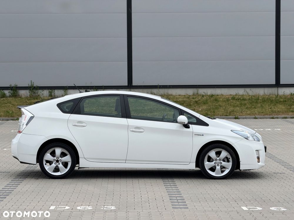 Toyota Prius - 4