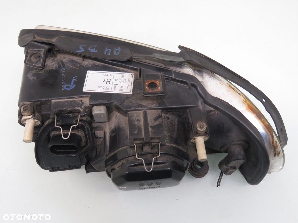 LAMPA PRAWA PRZEDNIA AUDI A4 B5 FL LIFT - 2