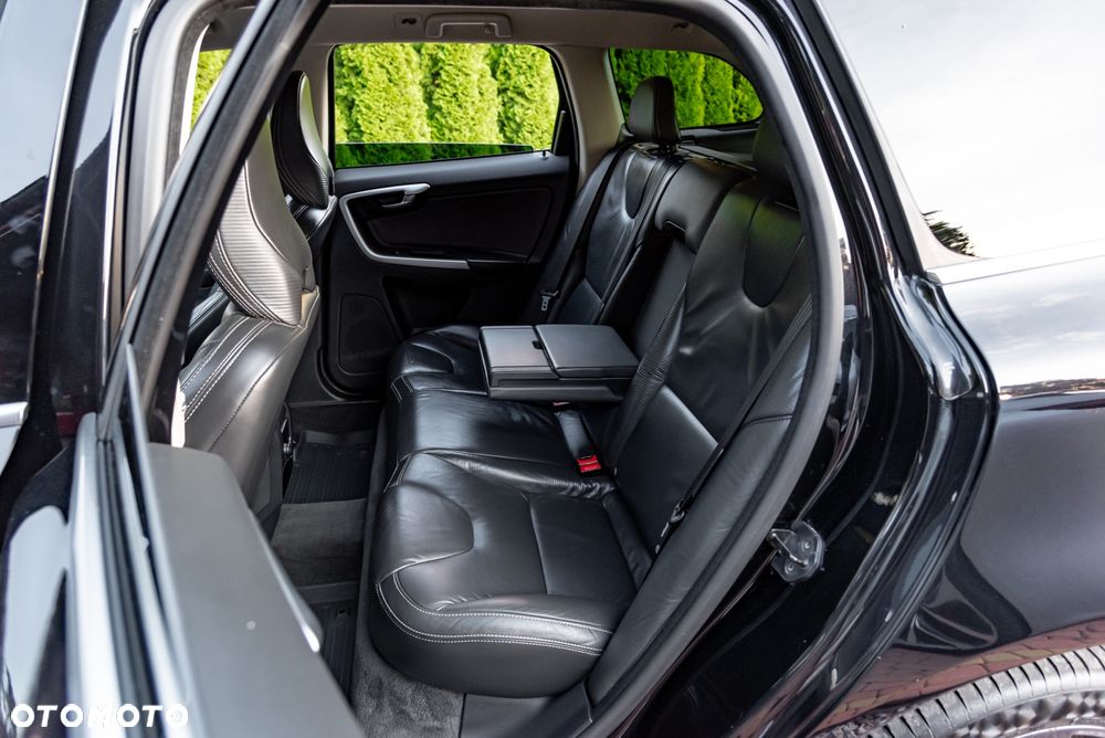 Volvo XC 60 T6 AWD R-Design - 18