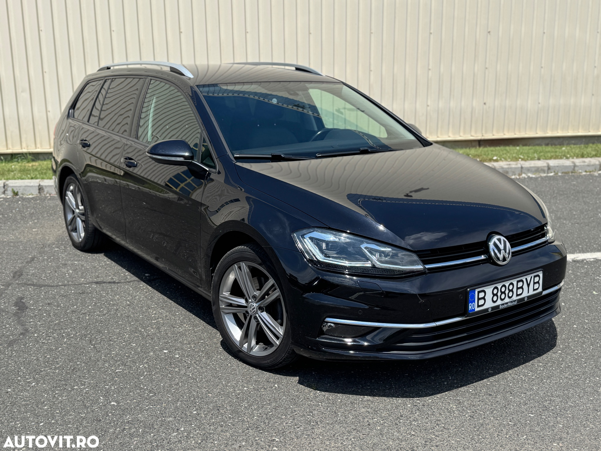 Volkswagen Golf - 2