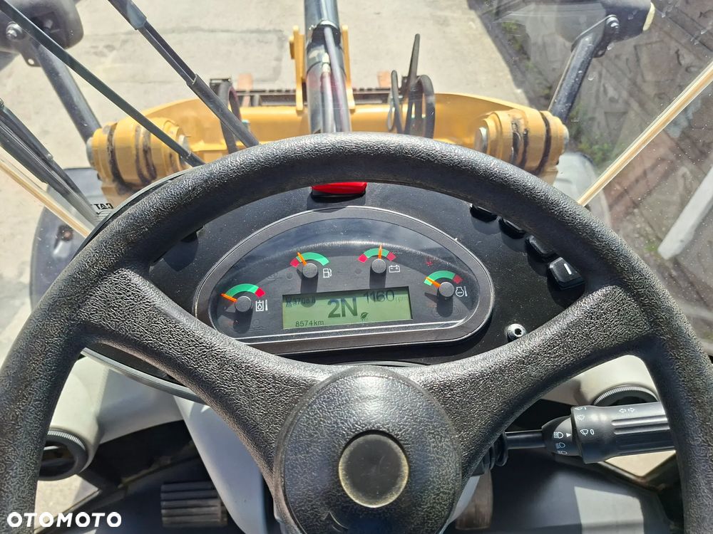 Caterpillar CAT 908 M - 24