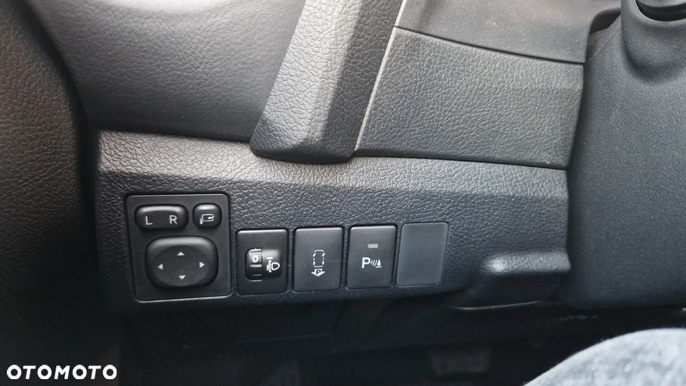 Toyota Auris 1.8 HSD Luna - 16