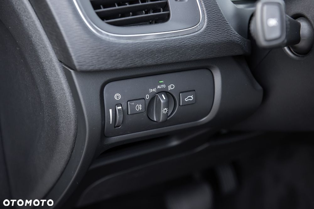 Volvo V40 D3 Geartronic - 19