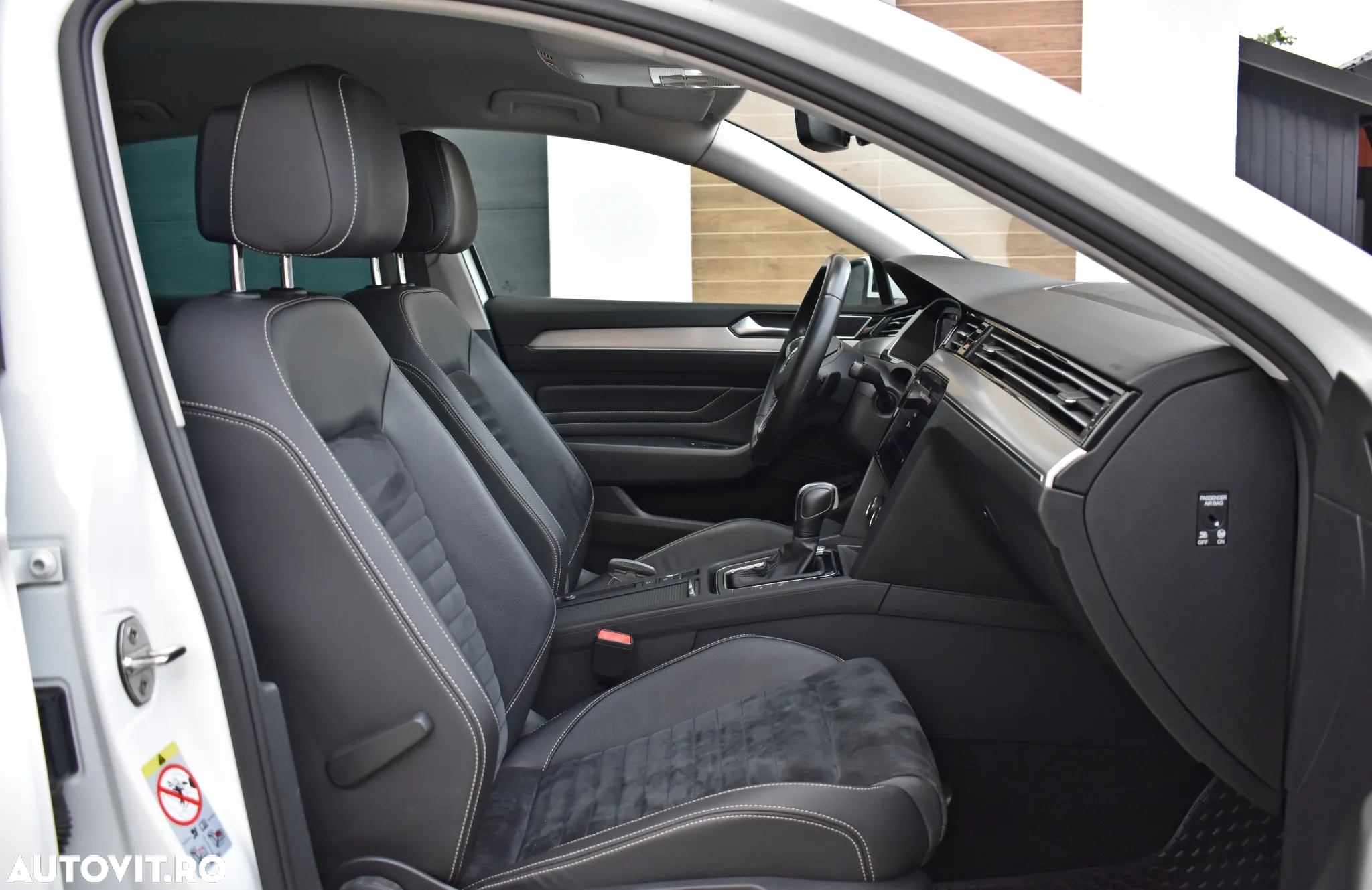 Volkswagen Passat Variant 2.0 TDI SCR DSG R-Line - 13