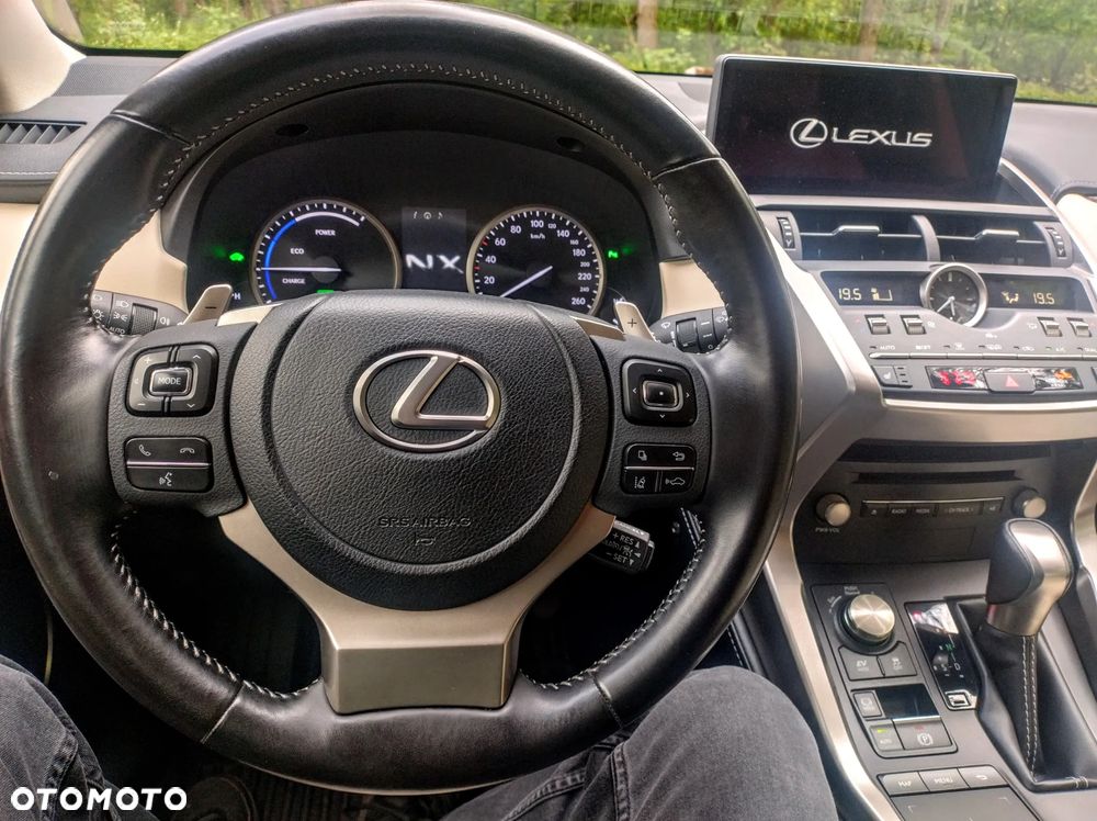 Lexus NX 300h F Impression AWD - 24
