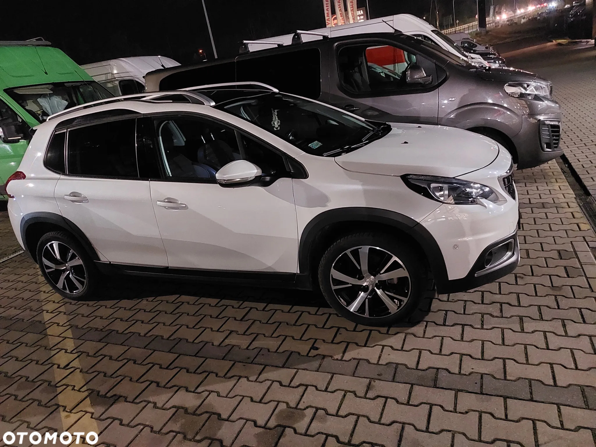 Peugeot 2008 1.2 Pure Tech Allure S&S EAT6 - 3
