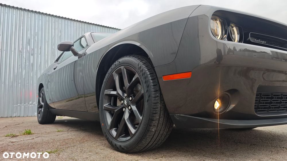 Dodge Challenger - 11