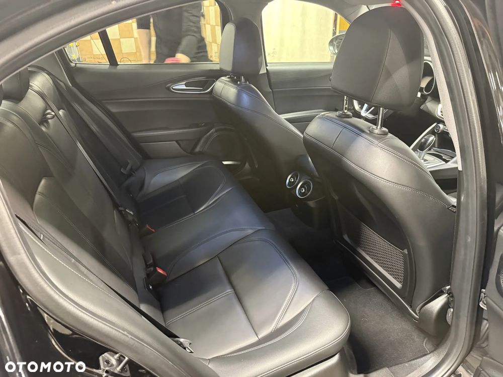 Alfa Romeo Giulia 2.0 Turbo Business - 12