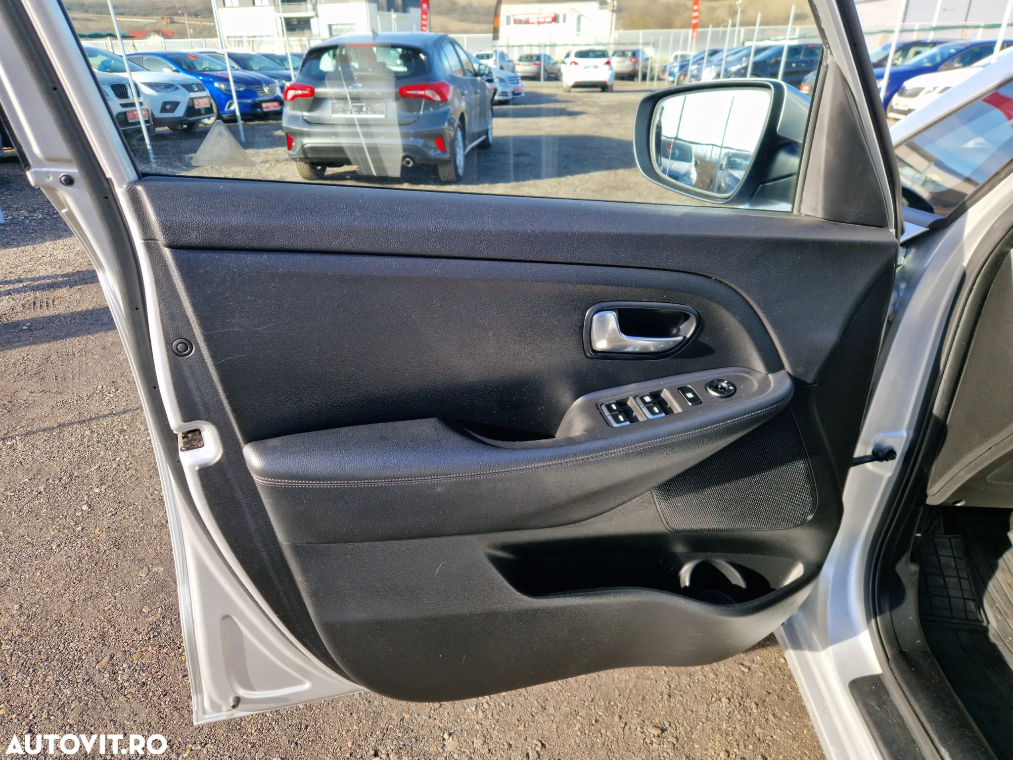 Kia Carens 1.7 CRDi 115 Dream-Team Edition - 11