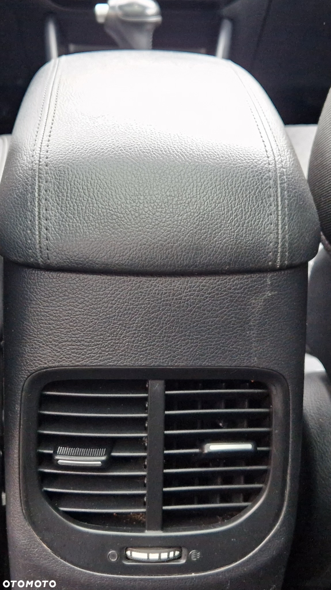 Kia Carens 1.7 CRDi Business Line 7os 7DCT - 37