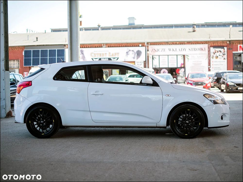 Kia ProCeed - 11