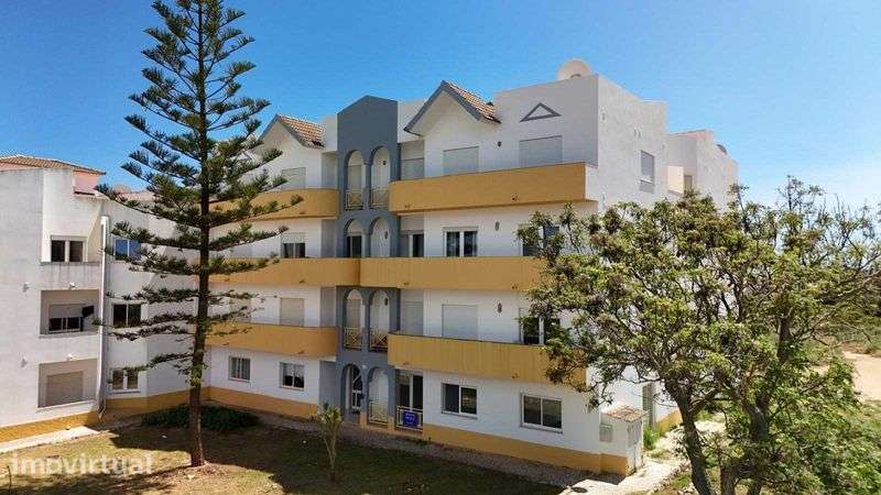 T3 Renovado a Estrear a 800m da Praia da Salema | 3 WCs - Grande imagem: 2/12