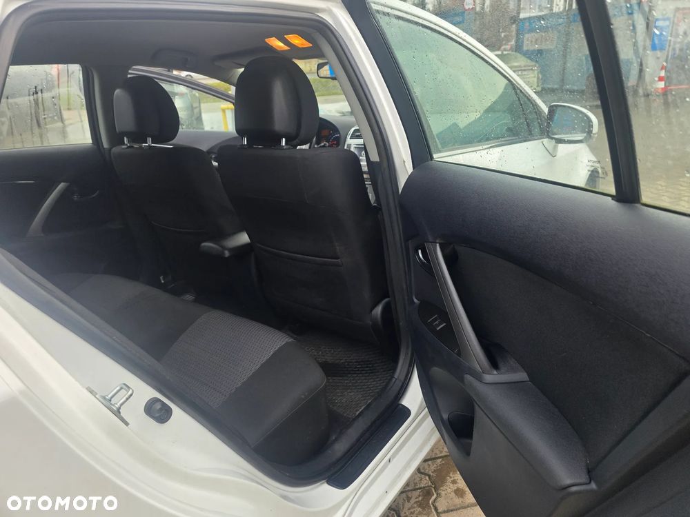 Toyota Avensis 2.0 D-4D Sol - 11