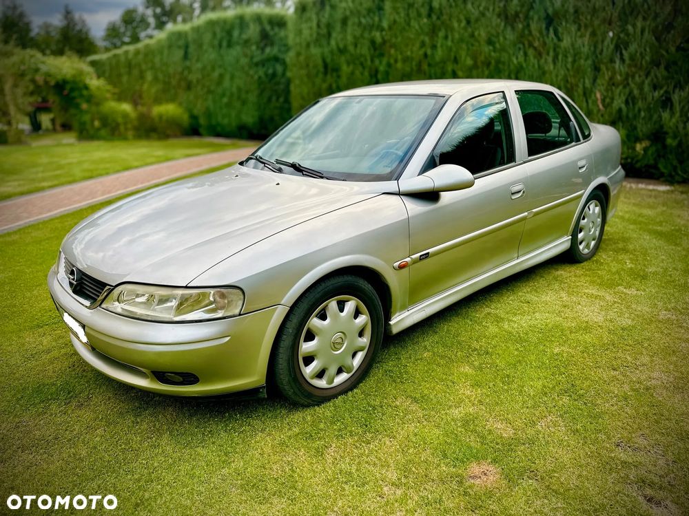 Opel Vectra 2.0-16 CDX - 2