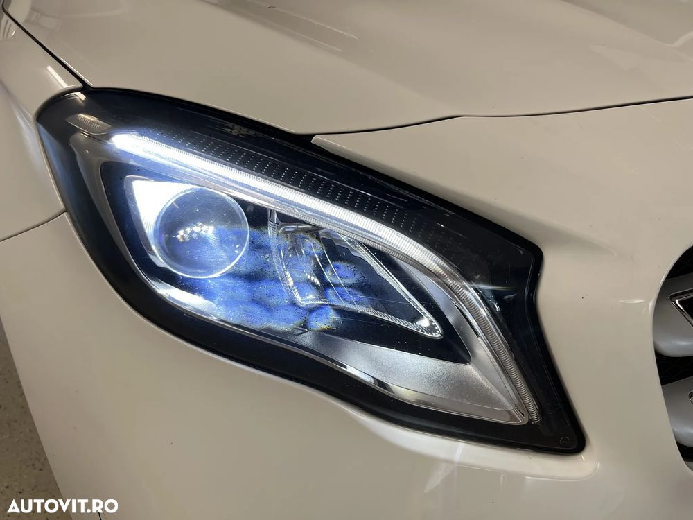 Mercedes-Benz GLA 200 d 7G-DCT - 28