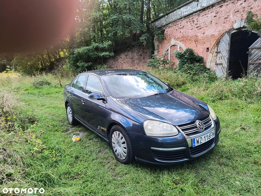 Volkswagen Jetta 1.6 FSI Trendline - 3