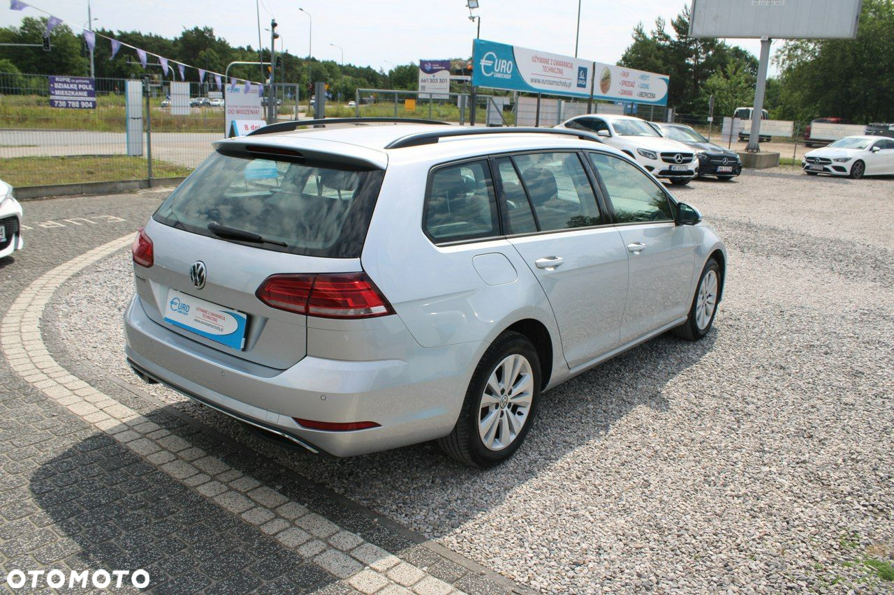Volkswagen Golf - 6