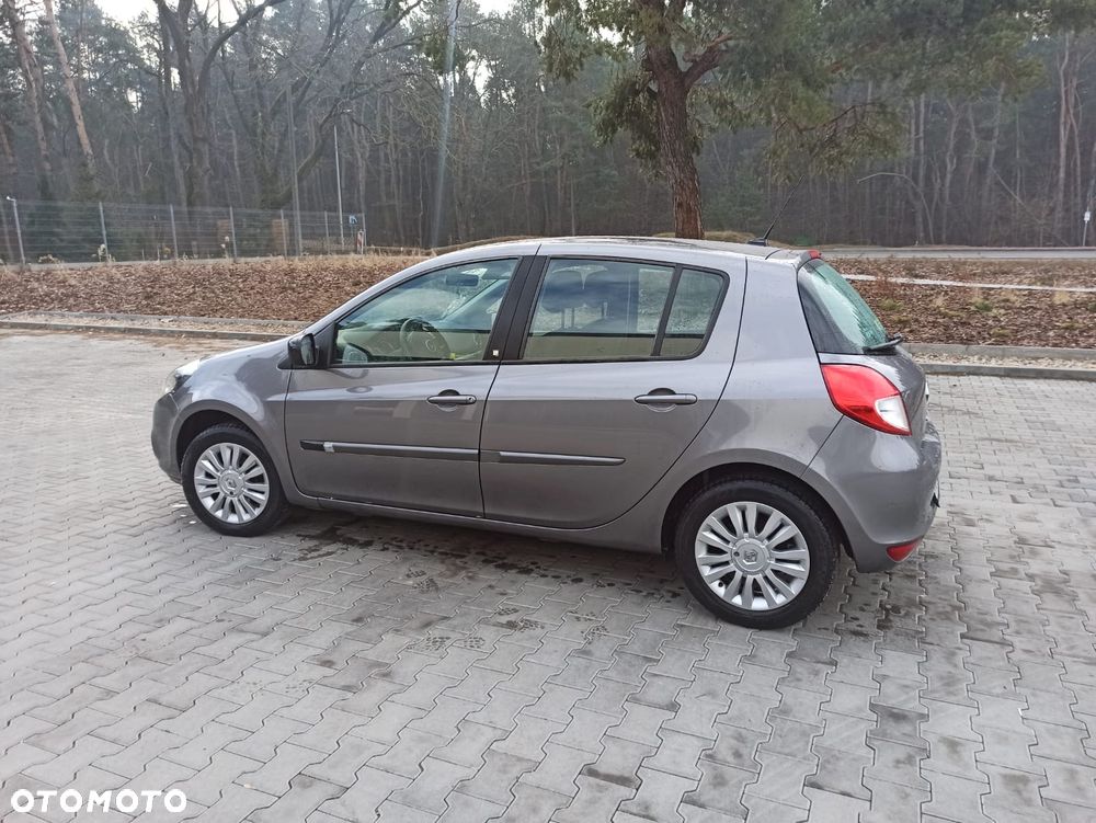 Renault Clio 1.2 16V Life - 5
