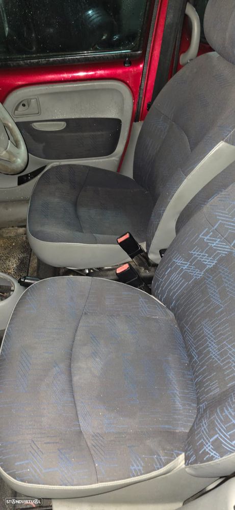 Conjunto bancos da frente renault kangoo ano 2004 - 1