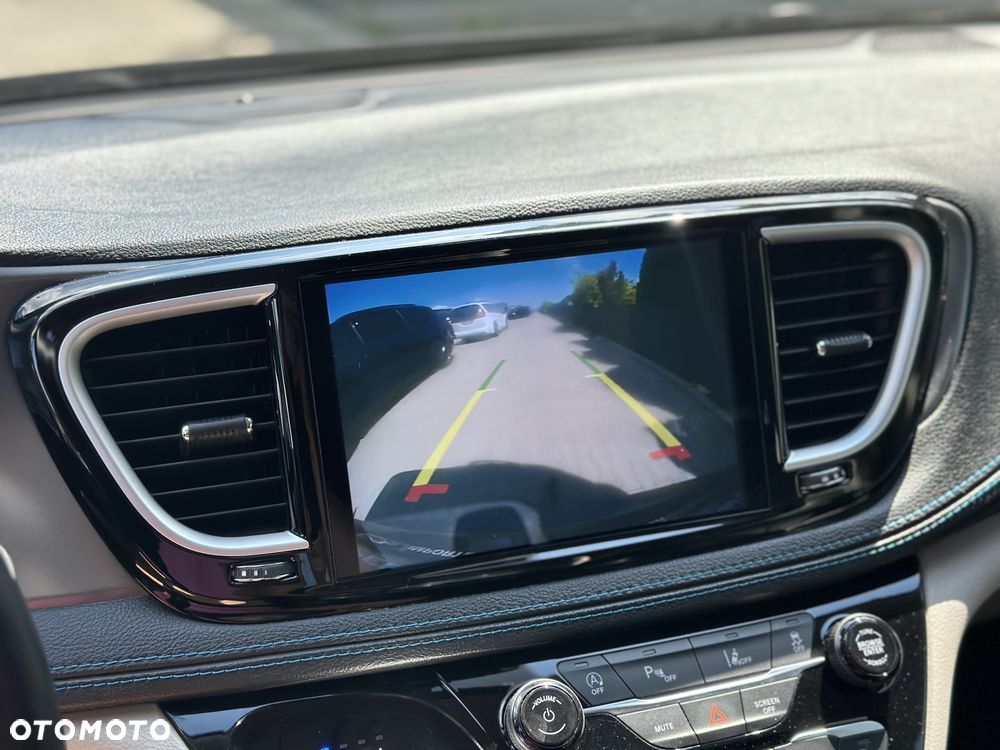 Chrysler Pacifica - 19