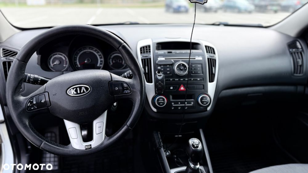 Kia Ceed 1.6 CRDi 90 ISG Vision - 14