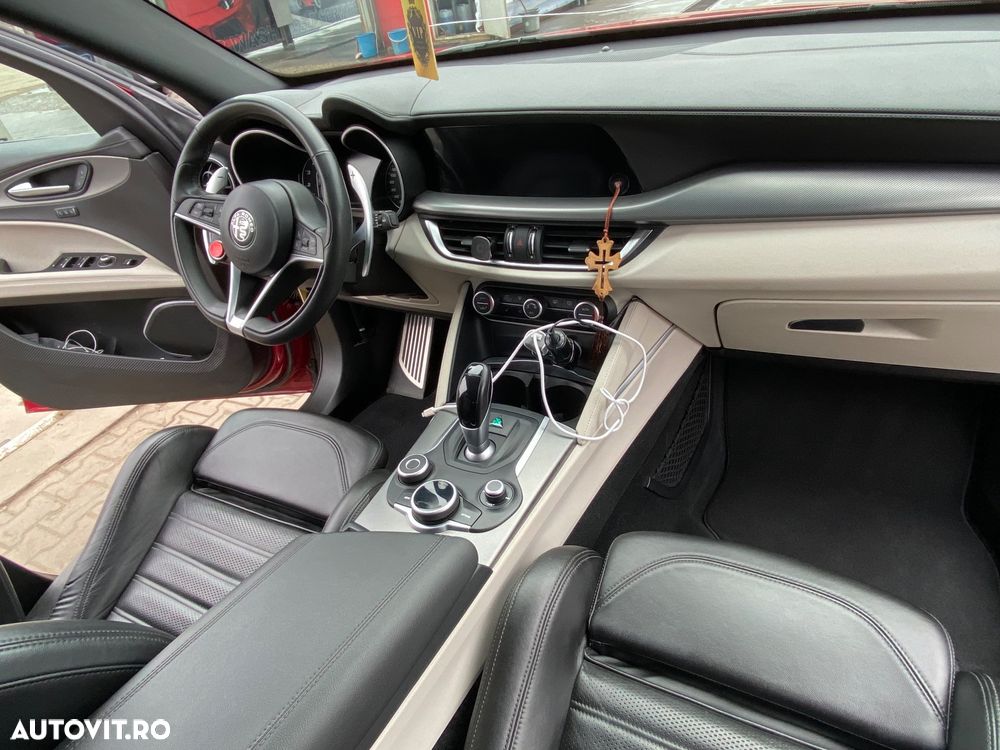 Alfa Romeo Stelvio 2.0 Turbo AWD AT8 Veloce - 12