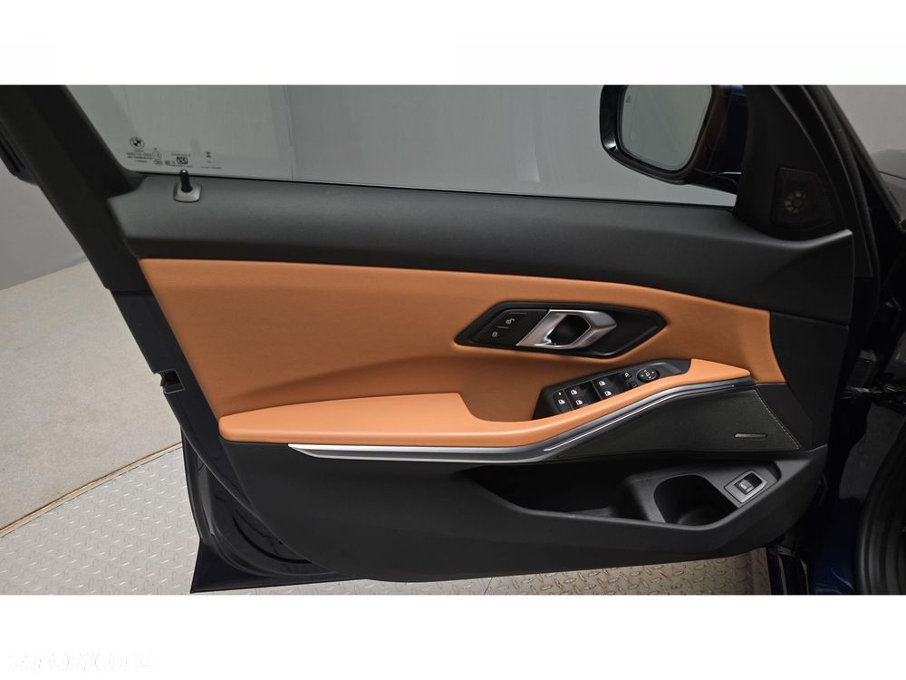 BMW Seria 3 320d xDrive M Sport - 17