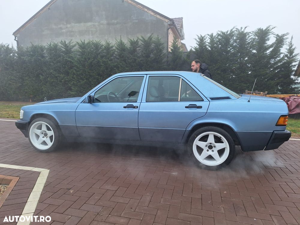 Mercedes-Benz 190 - 8