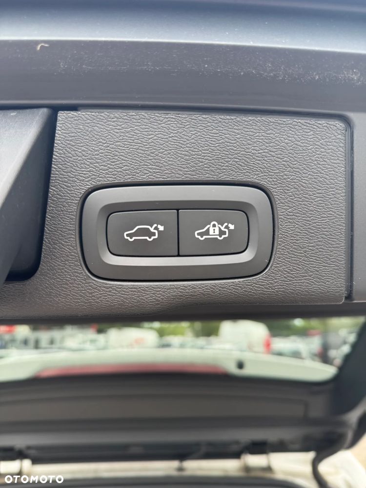 Volvo XC 60 T8 Plug-In Hybrid AWD Plus Dark - 29