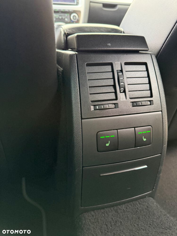 Skoda Octavia 2.0 TSI DSG RS - 19