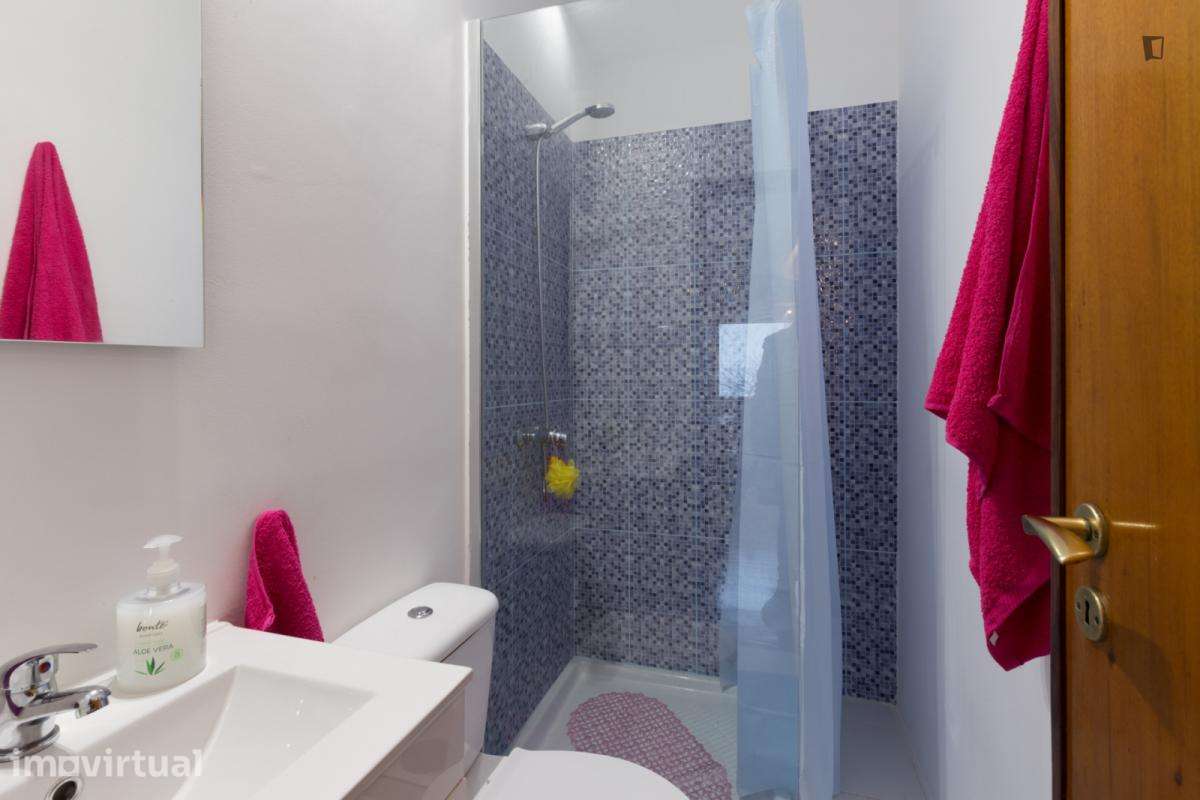 Quarto - localizado em Paranhos Porto - Grande imagem: 4/12