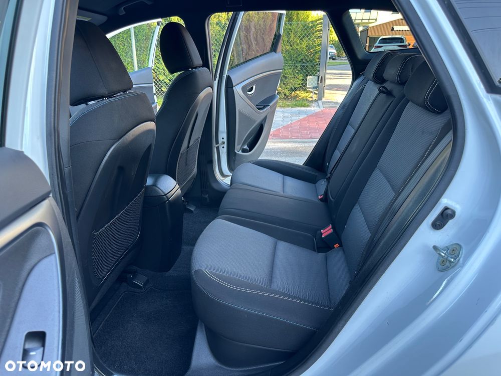 Hyundai i30 blue Kombi 1.6 GDi Passion - 27