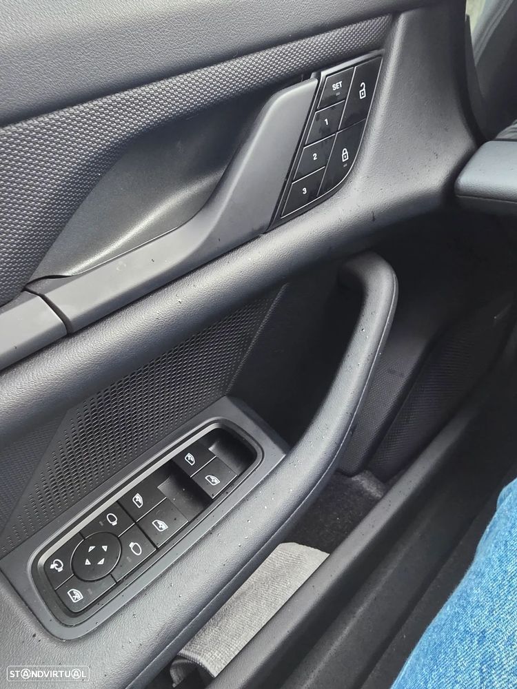 Porsche Taycan Standard - 35