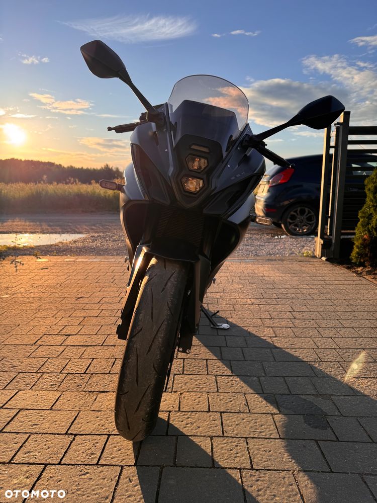 Suzuki GSX - 2