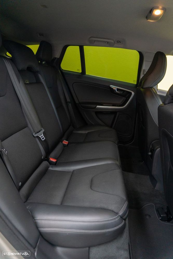 Volvo V60 2.0 D4 Momentum Geartronic - 14