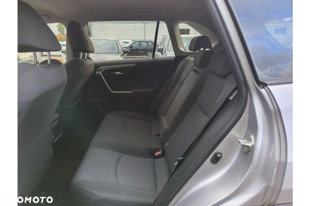 Toyota RAV4 - 6