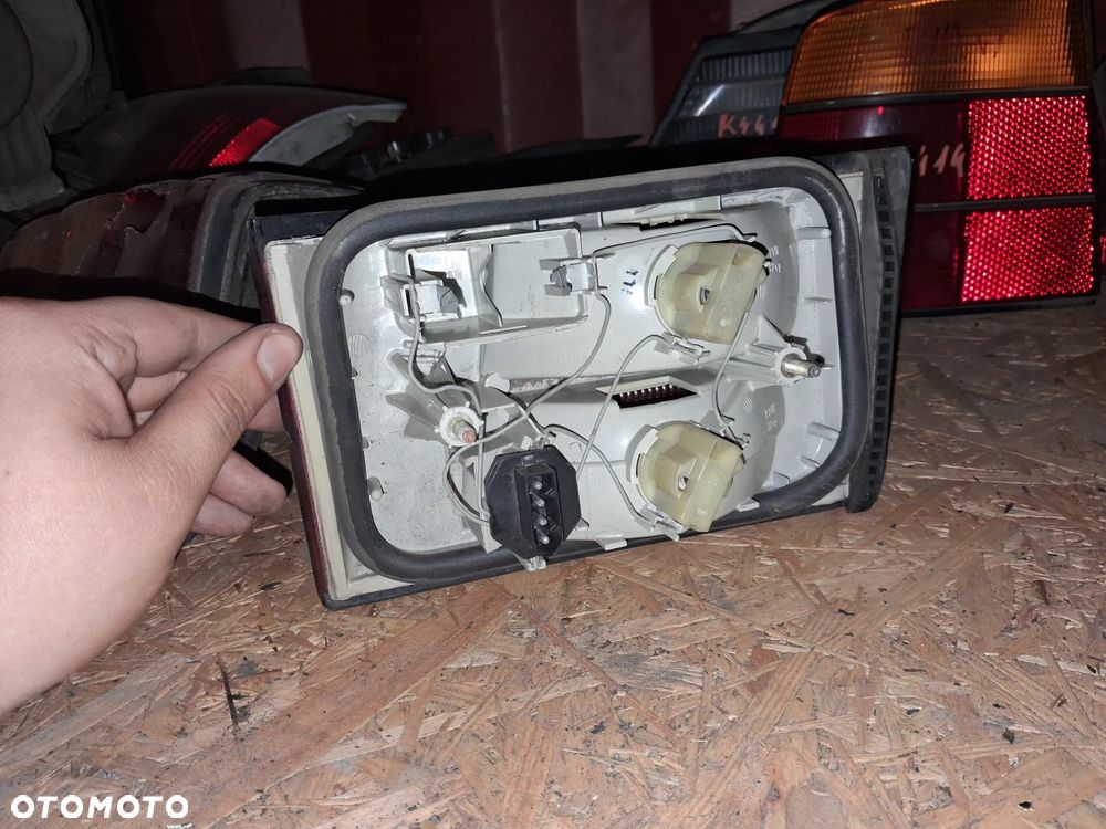 LAMPA TYLNA PRAWA BMW E34 - 2