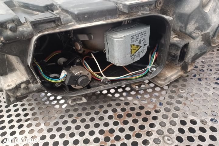 Far dreapta cu Xenon Audi A6 - 5