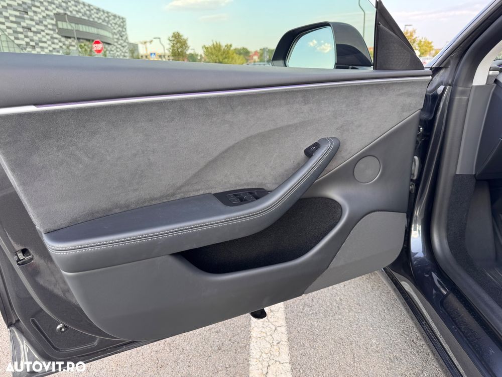 Tesla Model 3 Long Range - 14