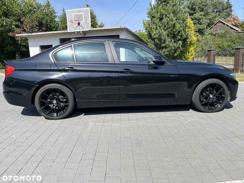 BMW Seria 3 318d Sport Line - 3