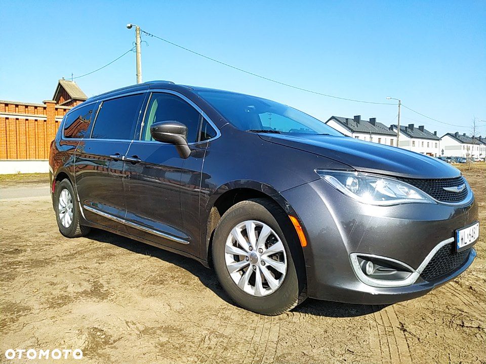 Chrysler Pacifica - 6