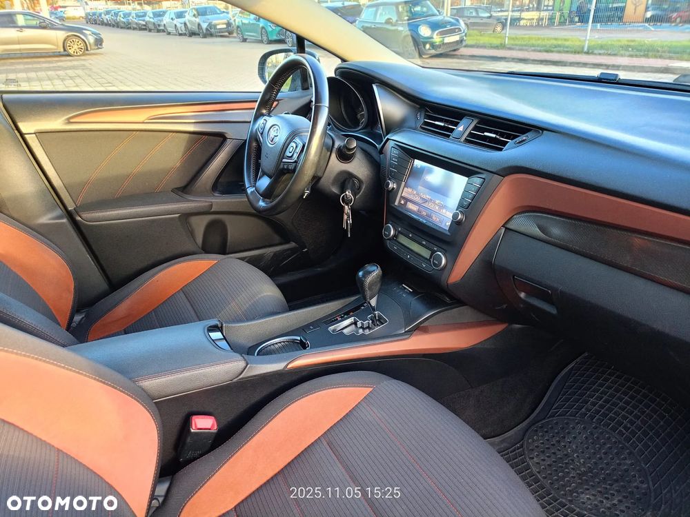 Toyota Avensis 1.8 Premium MS - 6