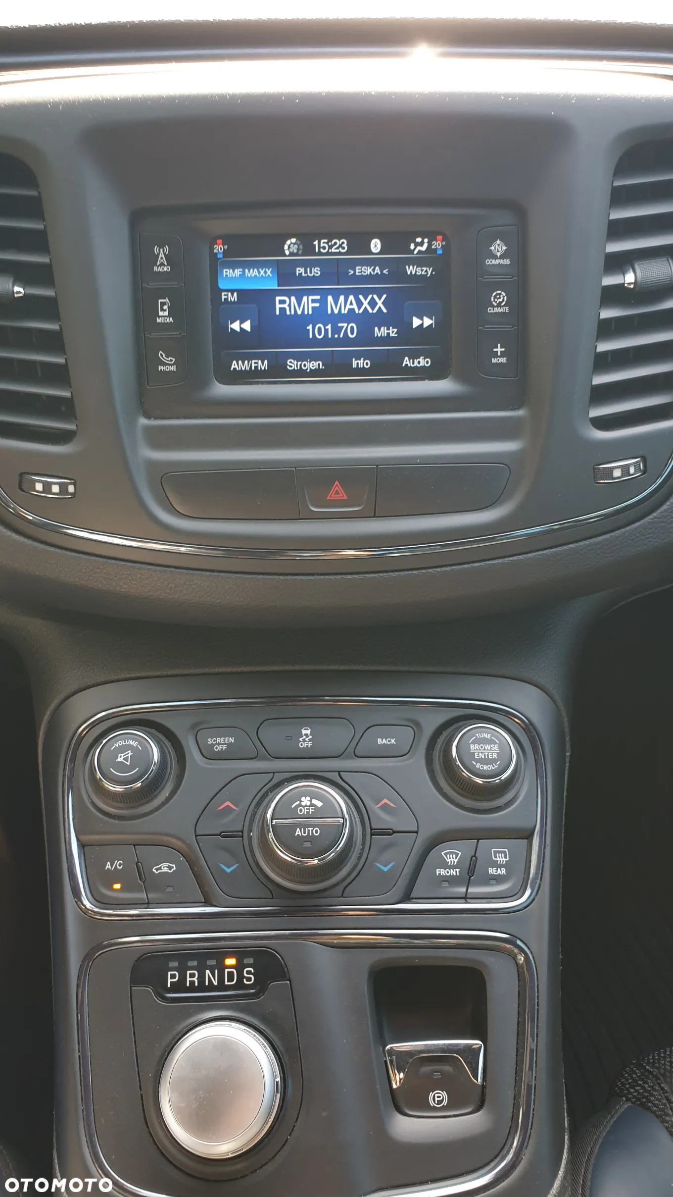 Chrysler 200 - 12