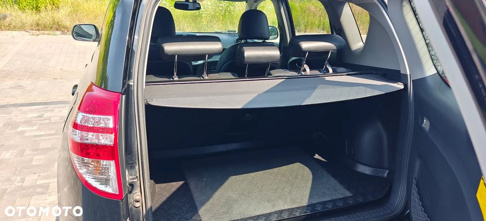 Toyota RAV4 - 10